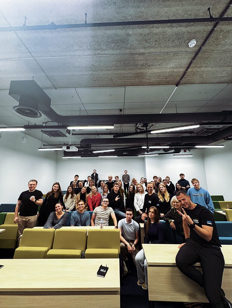 Grupipilt Combat Ready instruktori programmi osalejate ja Tartu Ülikooli tudengitega